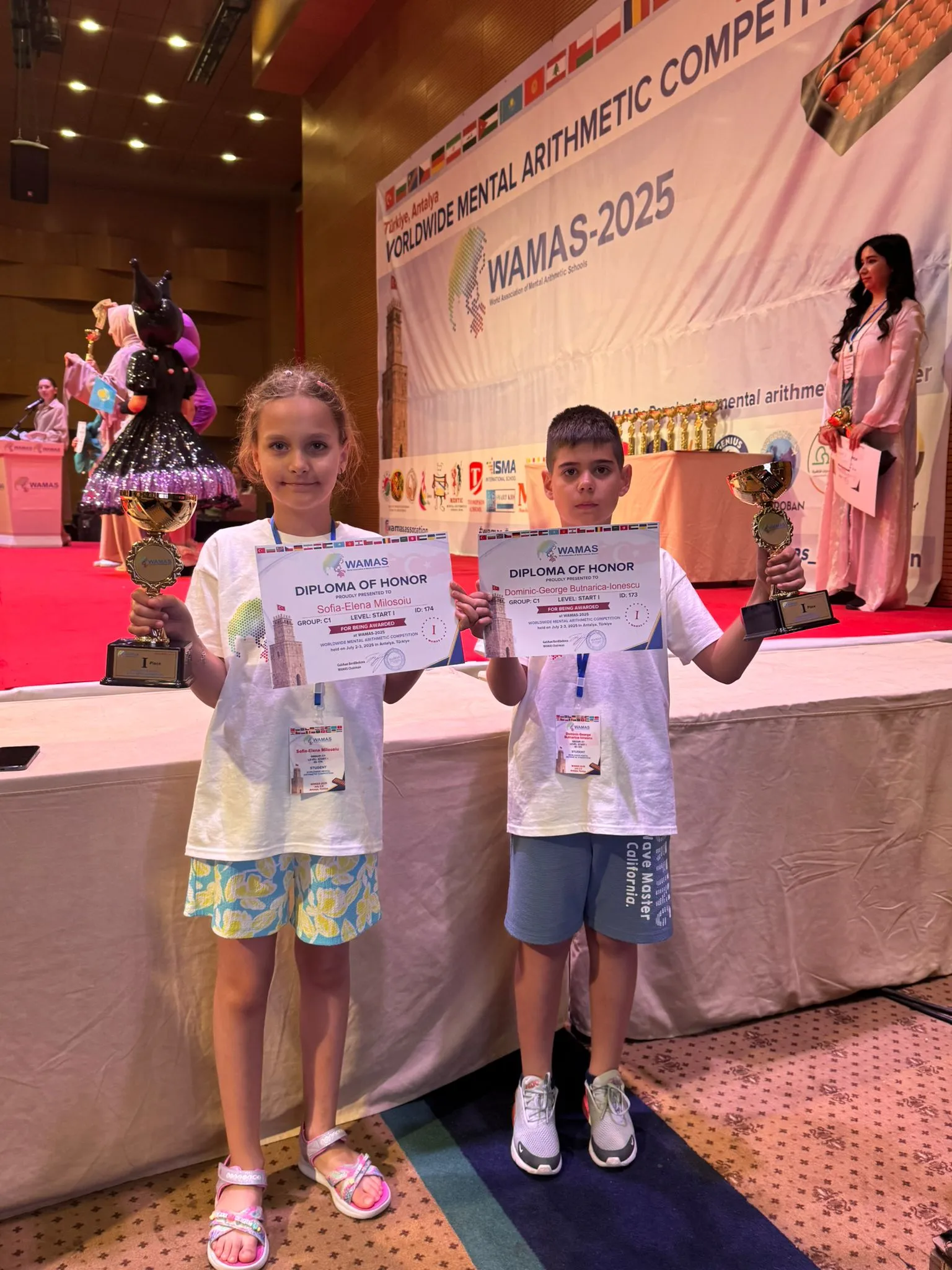 Doi campioni EduCriss cu Diploma of Honor și trofeele WAMAS 2025